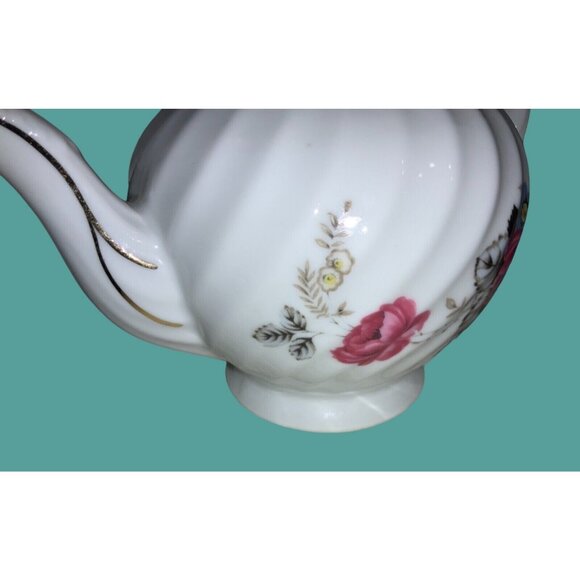 Vintage White Floral Rose TEA POT Made in Japan - Picture 2 of 10
